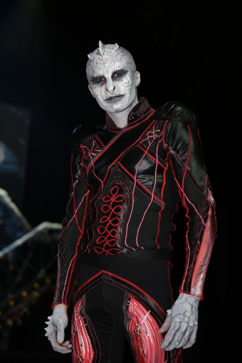 Женя Кот в образе Дракона